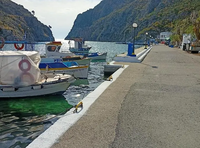 In Vathys Limanaki Vathis