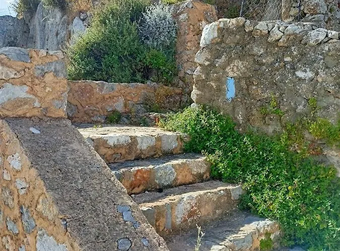 In Vathys Limanaki Vathis