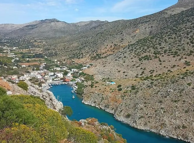 In Vathys Limanaki Vathis